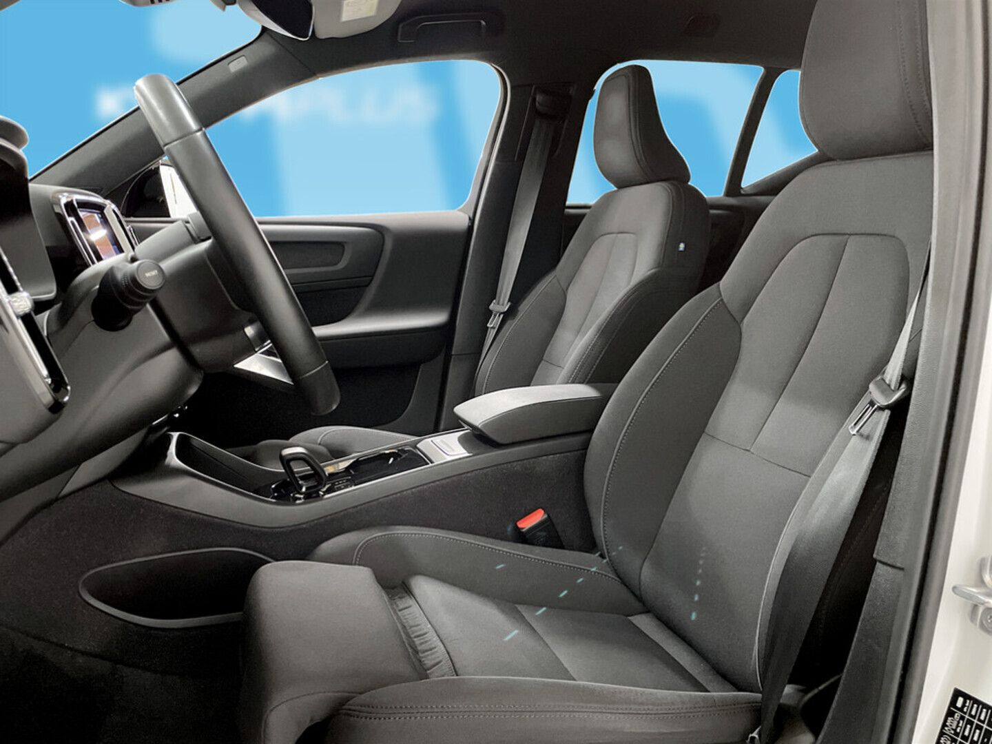 VOLVO XC40 2023