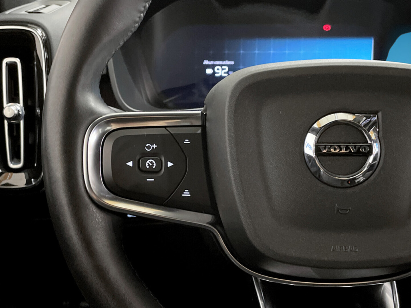 VOLVO XC40 2023