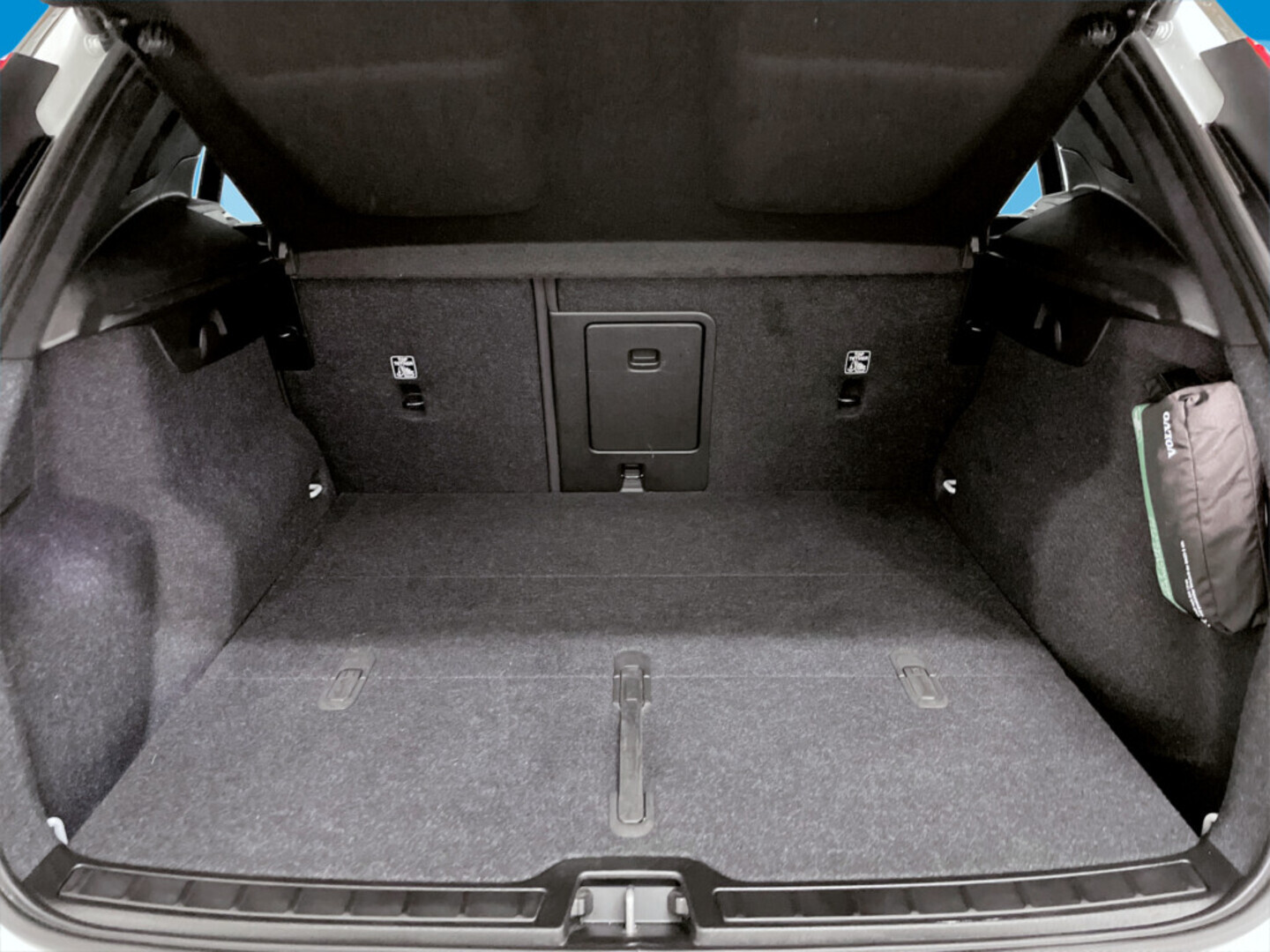 VOLVO XC40 2023