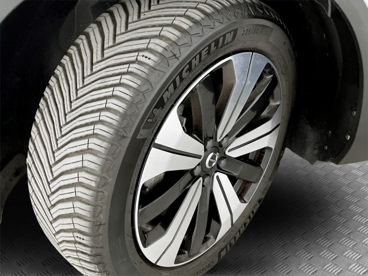 VOLVO XC40 2023