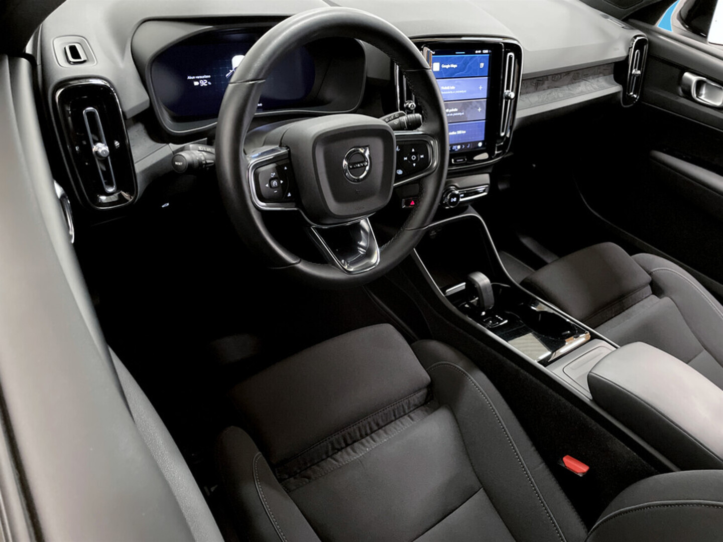 VOLVO XC40 2023