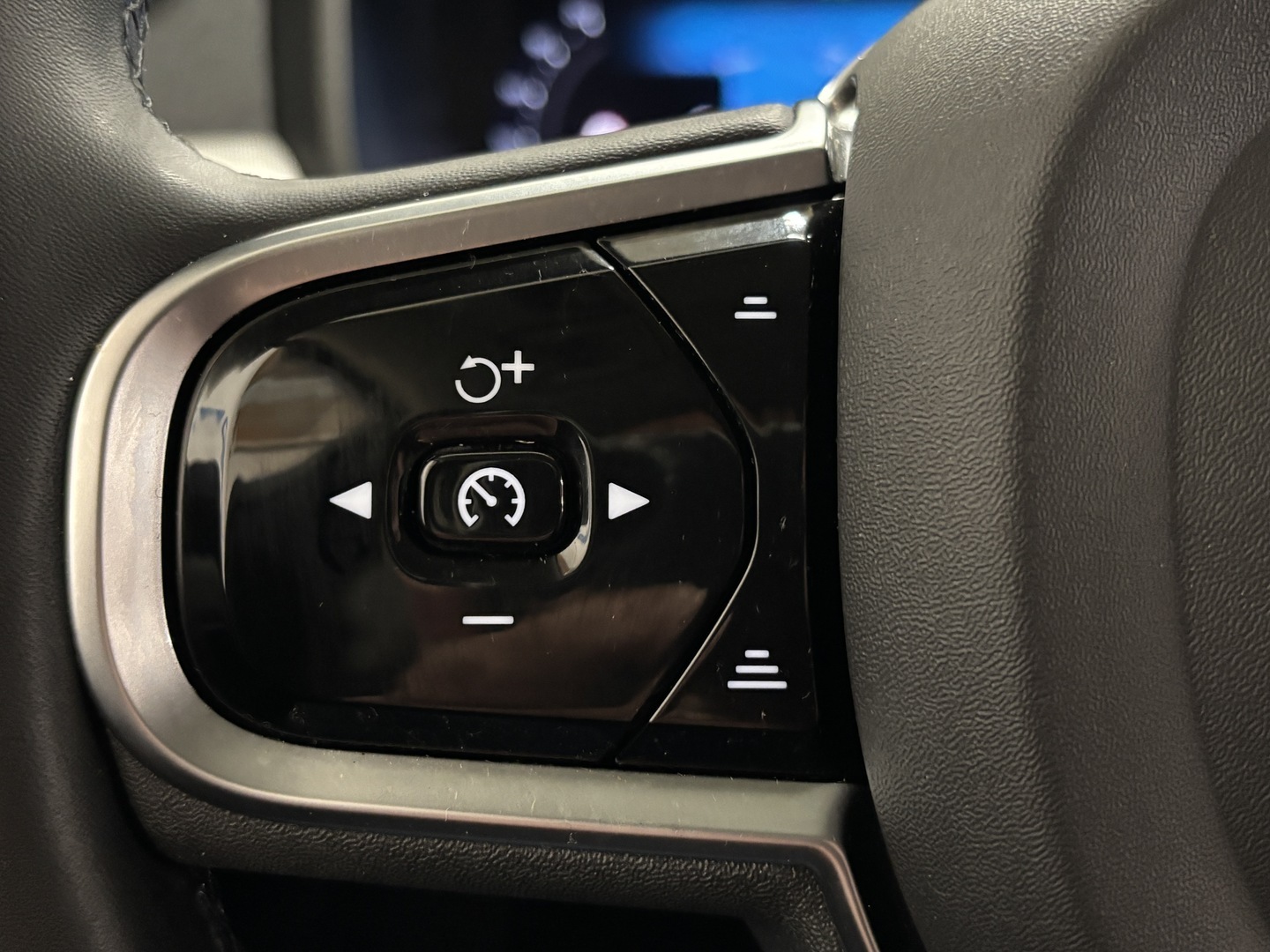 VOLVO V90 2024