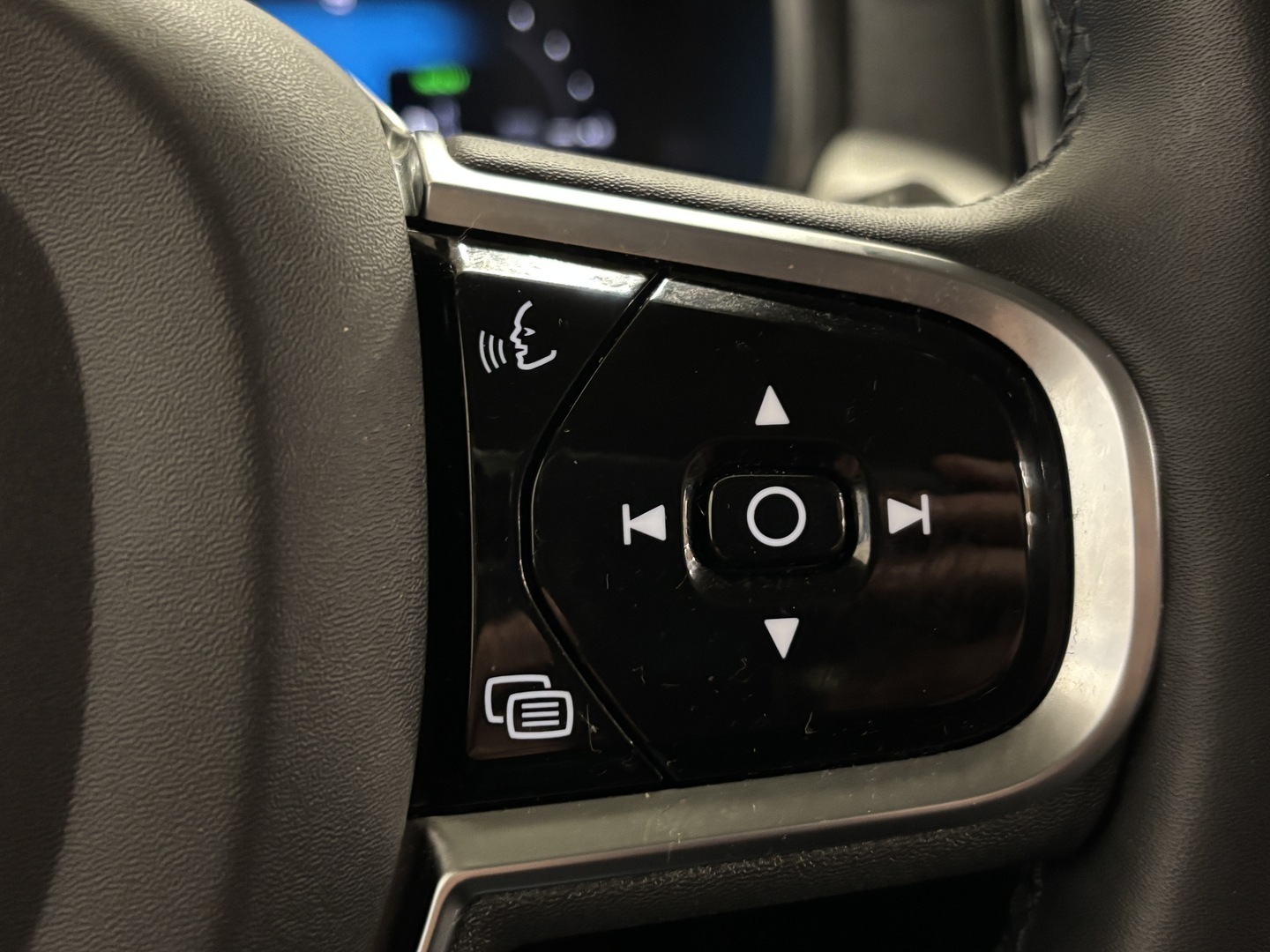 VOLVO V90 2024