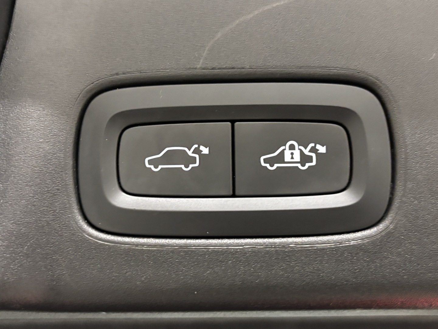 VOLVO V90 2024