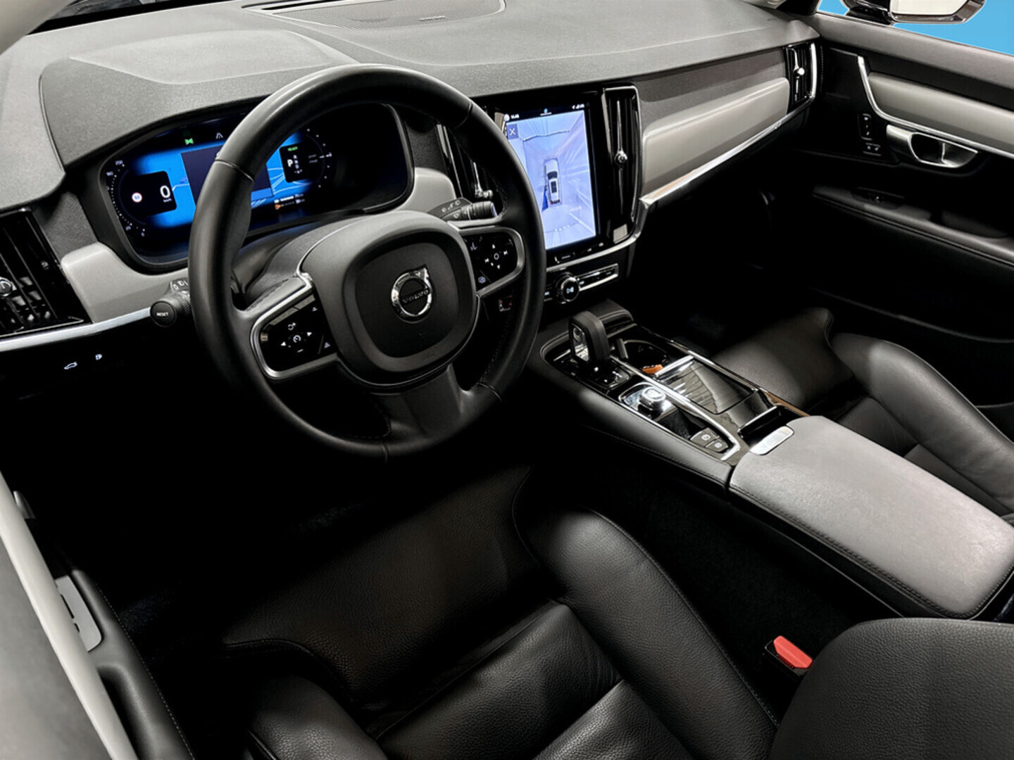 VOLVO V90 2024