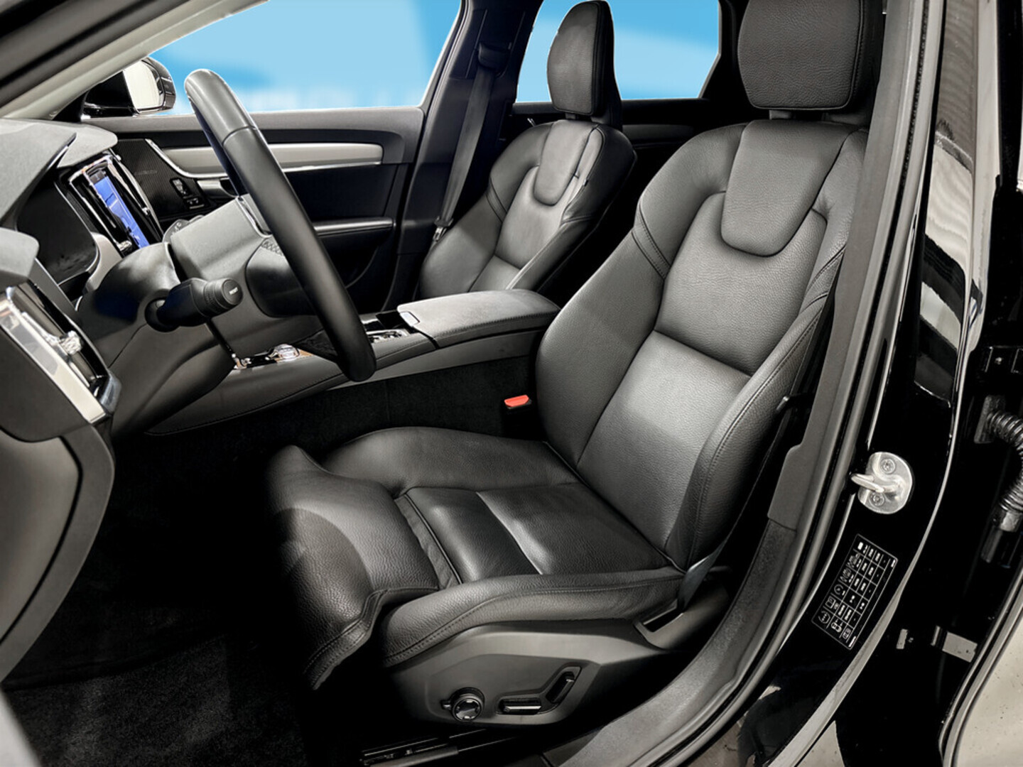 VOLVO V90 2024