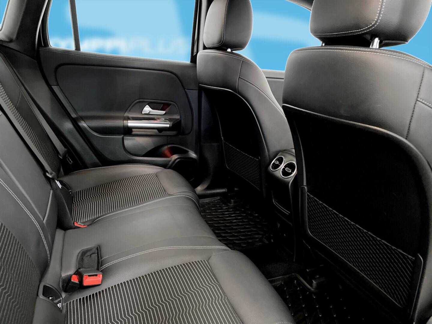 MERCEDES-BENZ EQA 2022