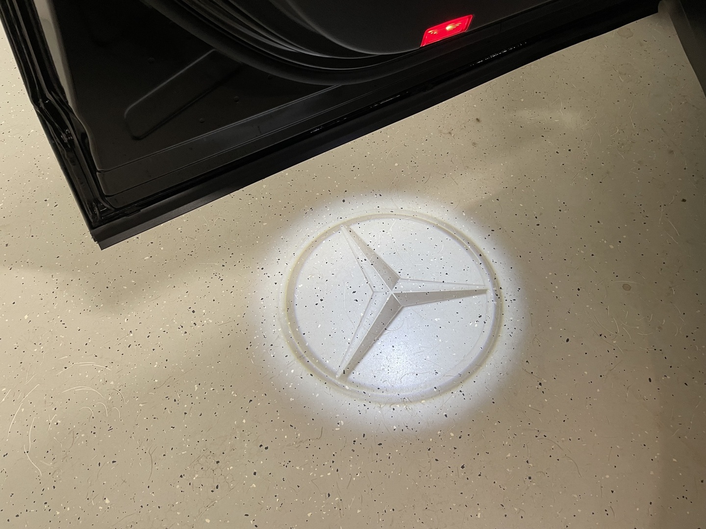 MERCEDES-BENZ EQA 2022