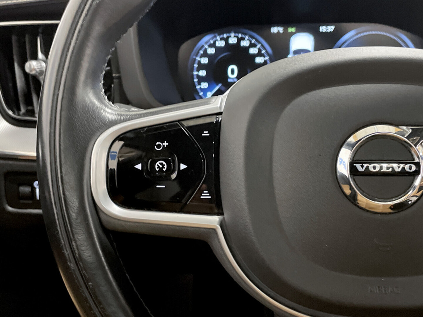 VOLVO XC60 2020