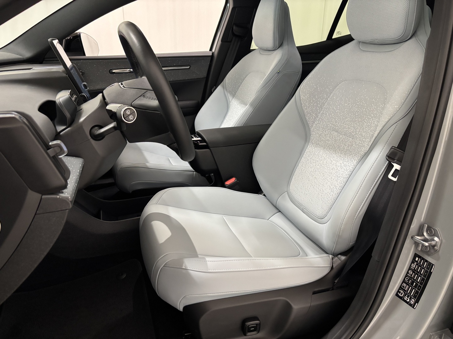 VOLVO EX30 2024