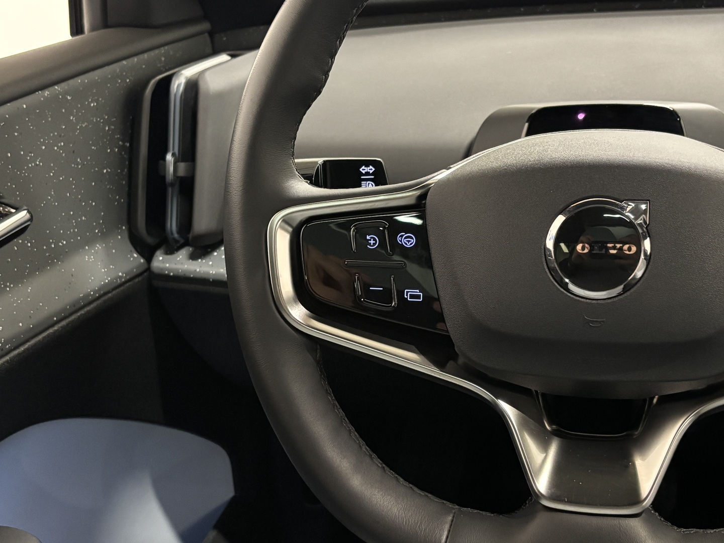 VOLVO EX30 2024