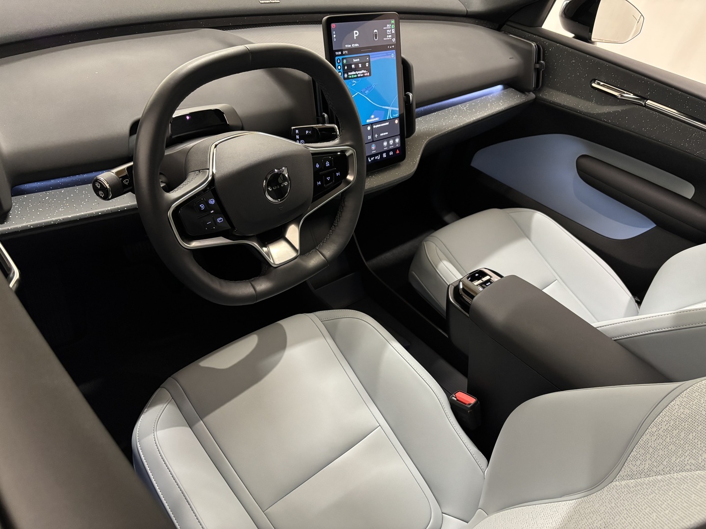 VOLVO EX30 2024