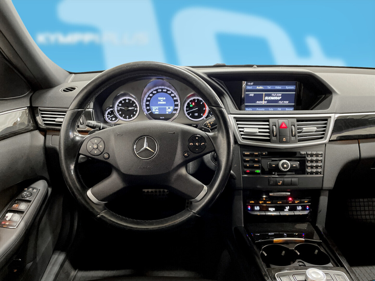 MERCEDES-BENZ E 2010