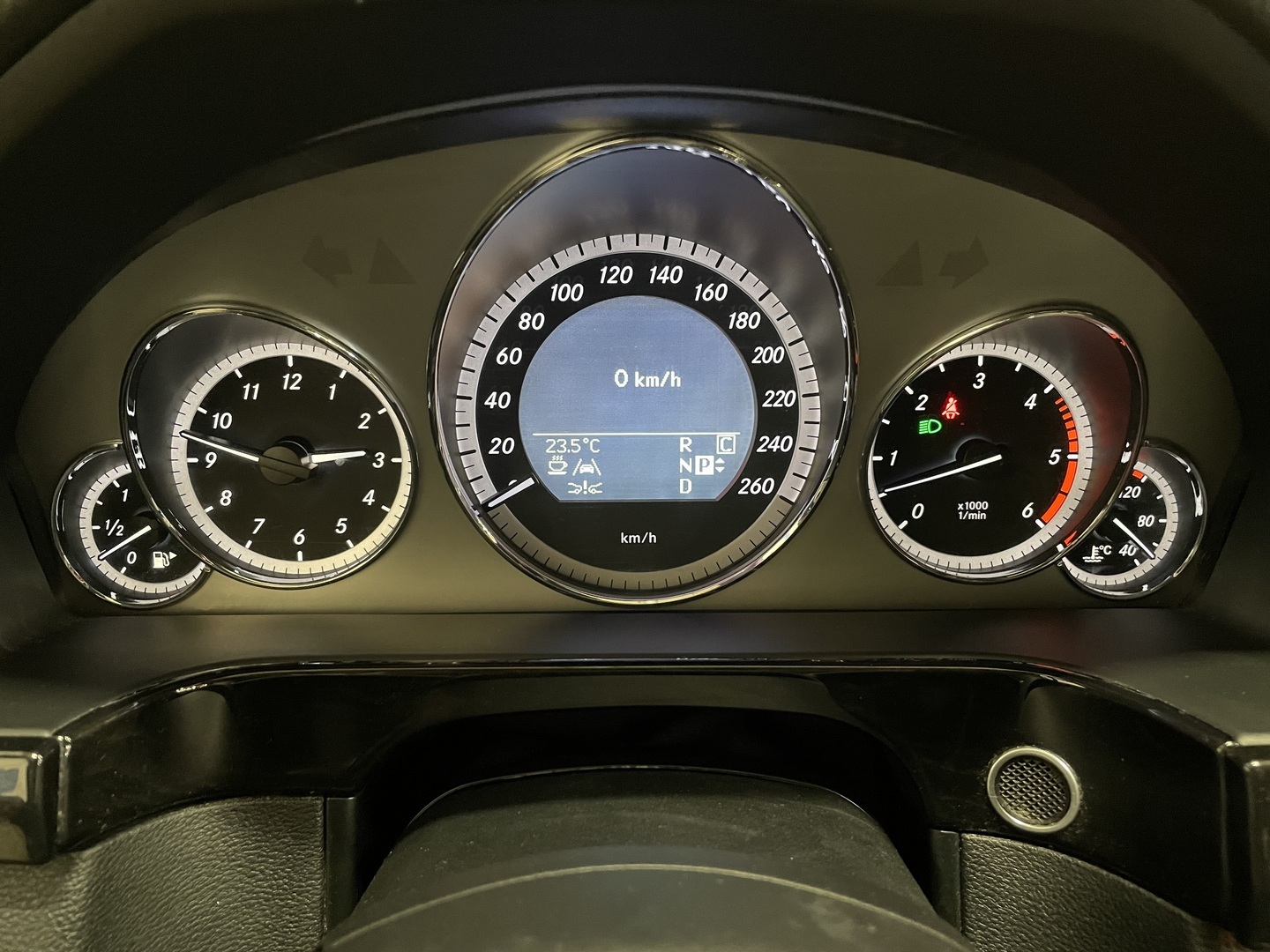 MERCEDES-BENZ E 2010