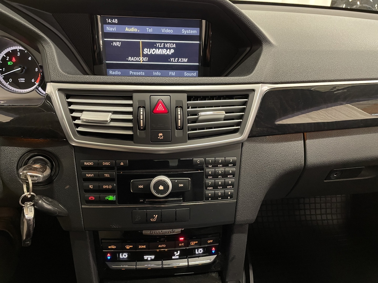 MERCEDES-BENZ E 2010