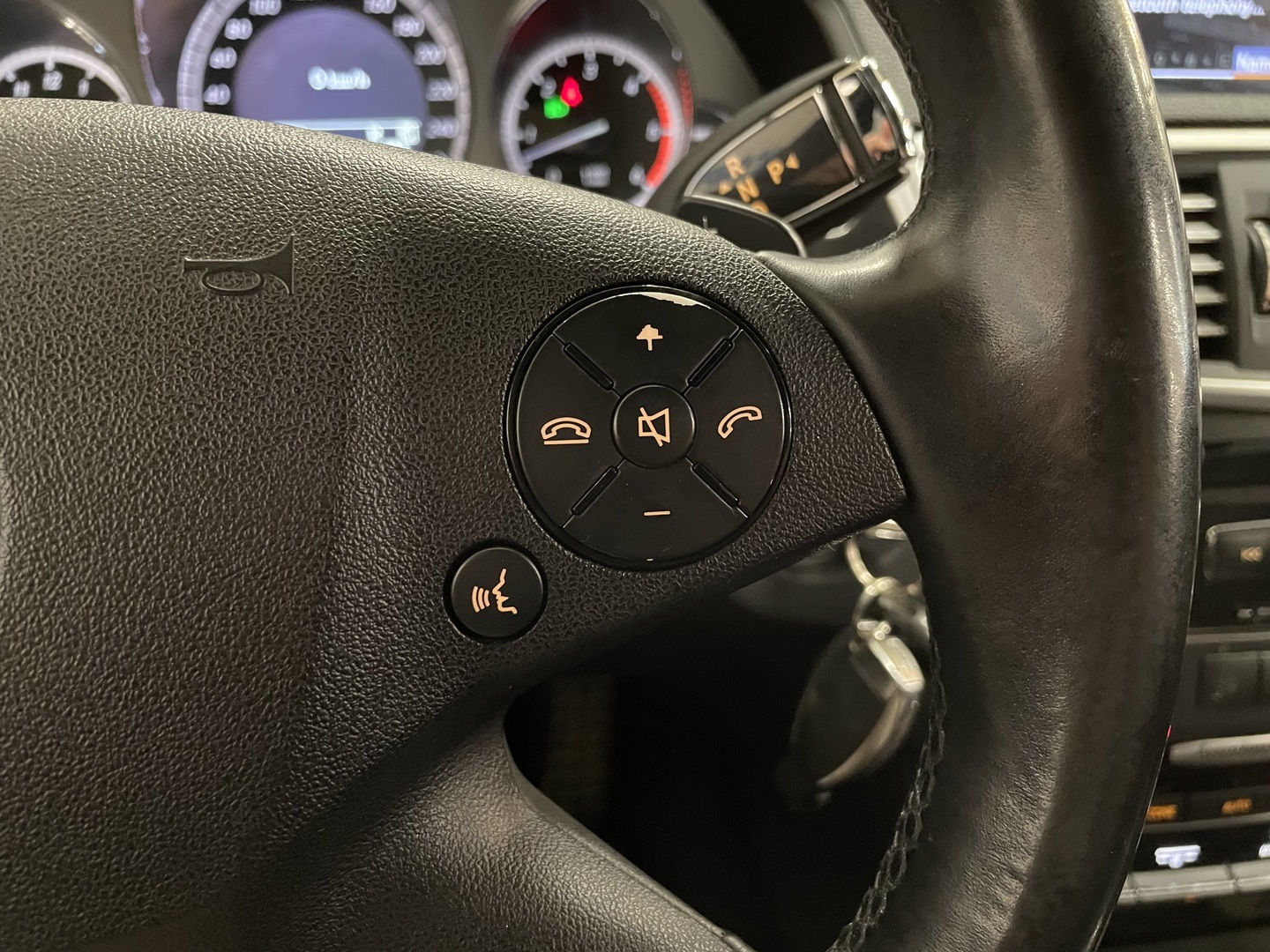 MERCEDES-BENZ E 2010