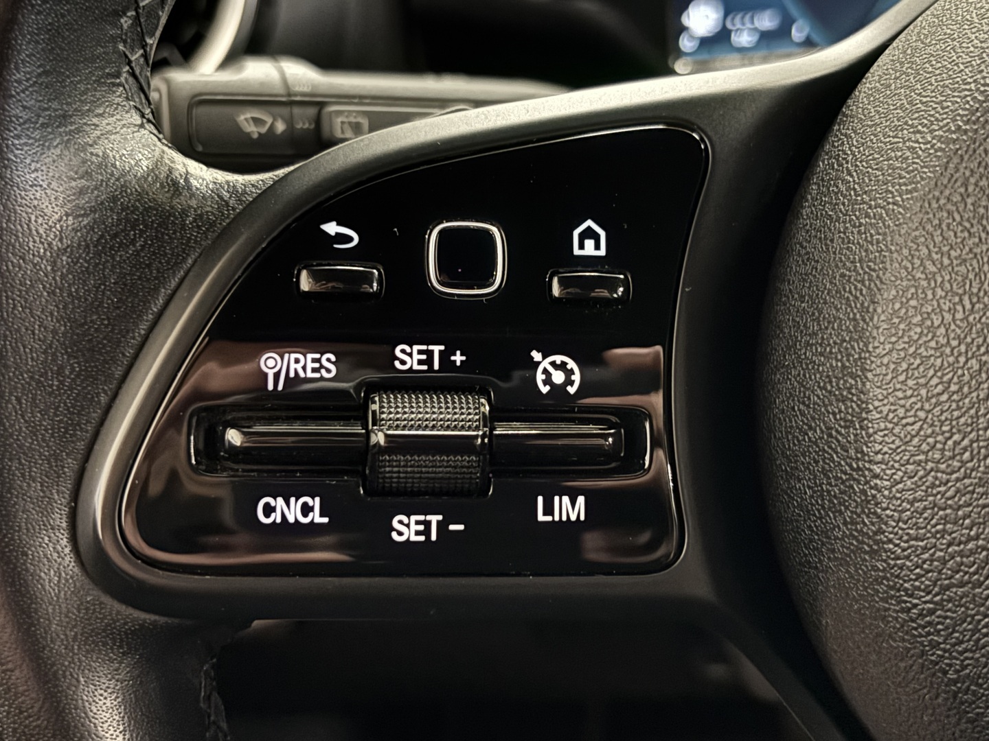 MERCEDES-BENZ A 2018
