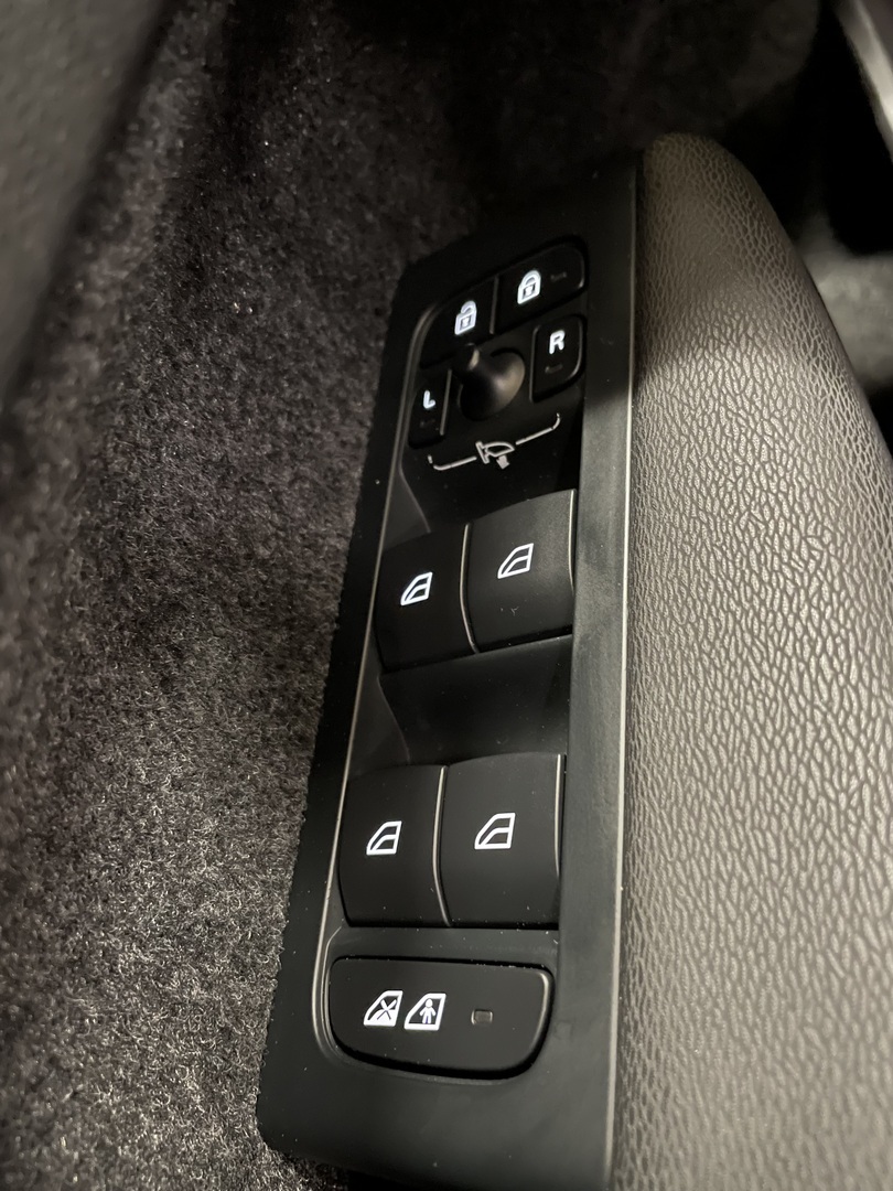 VOLVO C40 2023