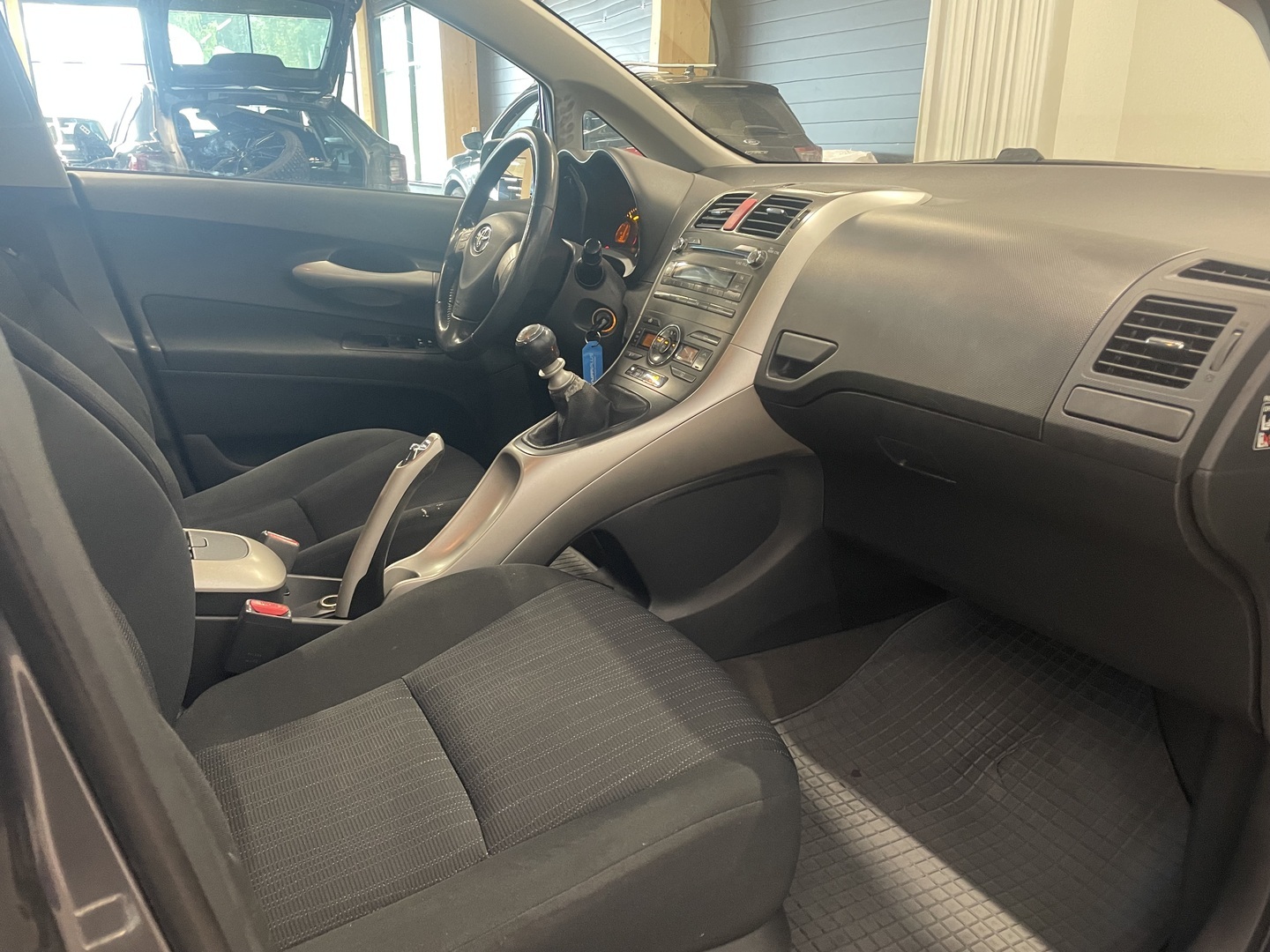 TOYOTA Auris 2009