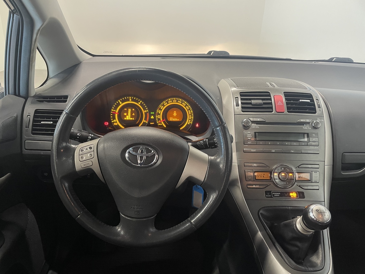 TOYOTA Auris 2009