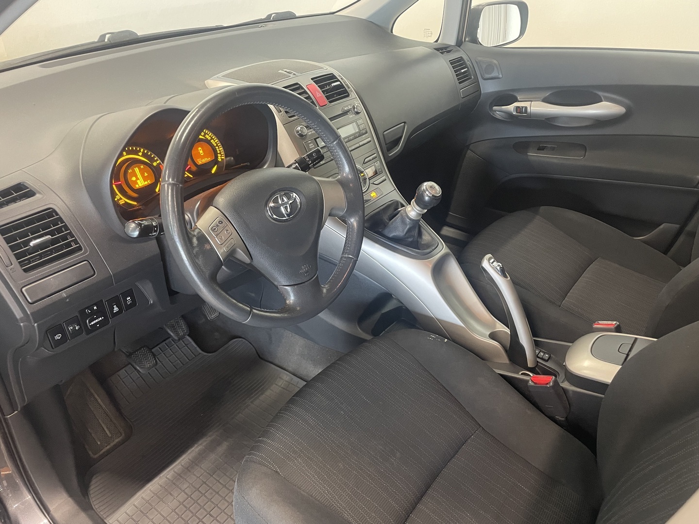 TOYOTA Auris 2009