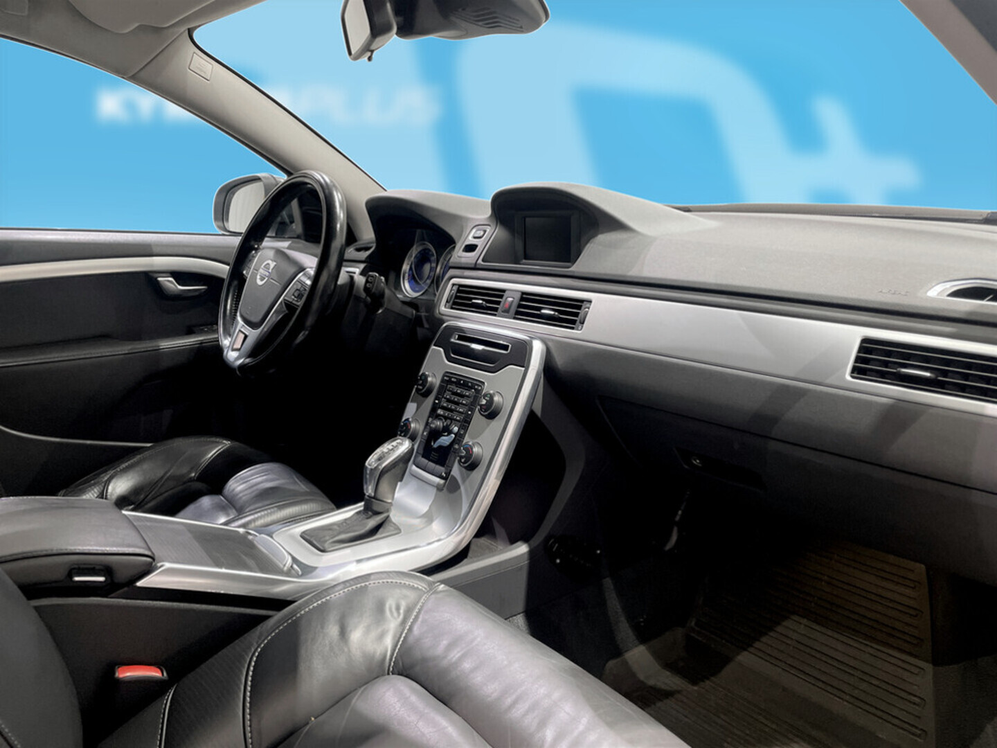 VOLVO V70 2013