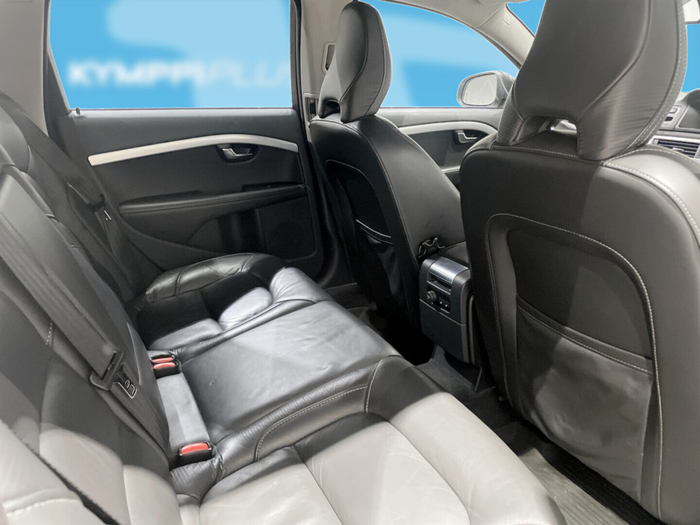 VOLVO V70 2013