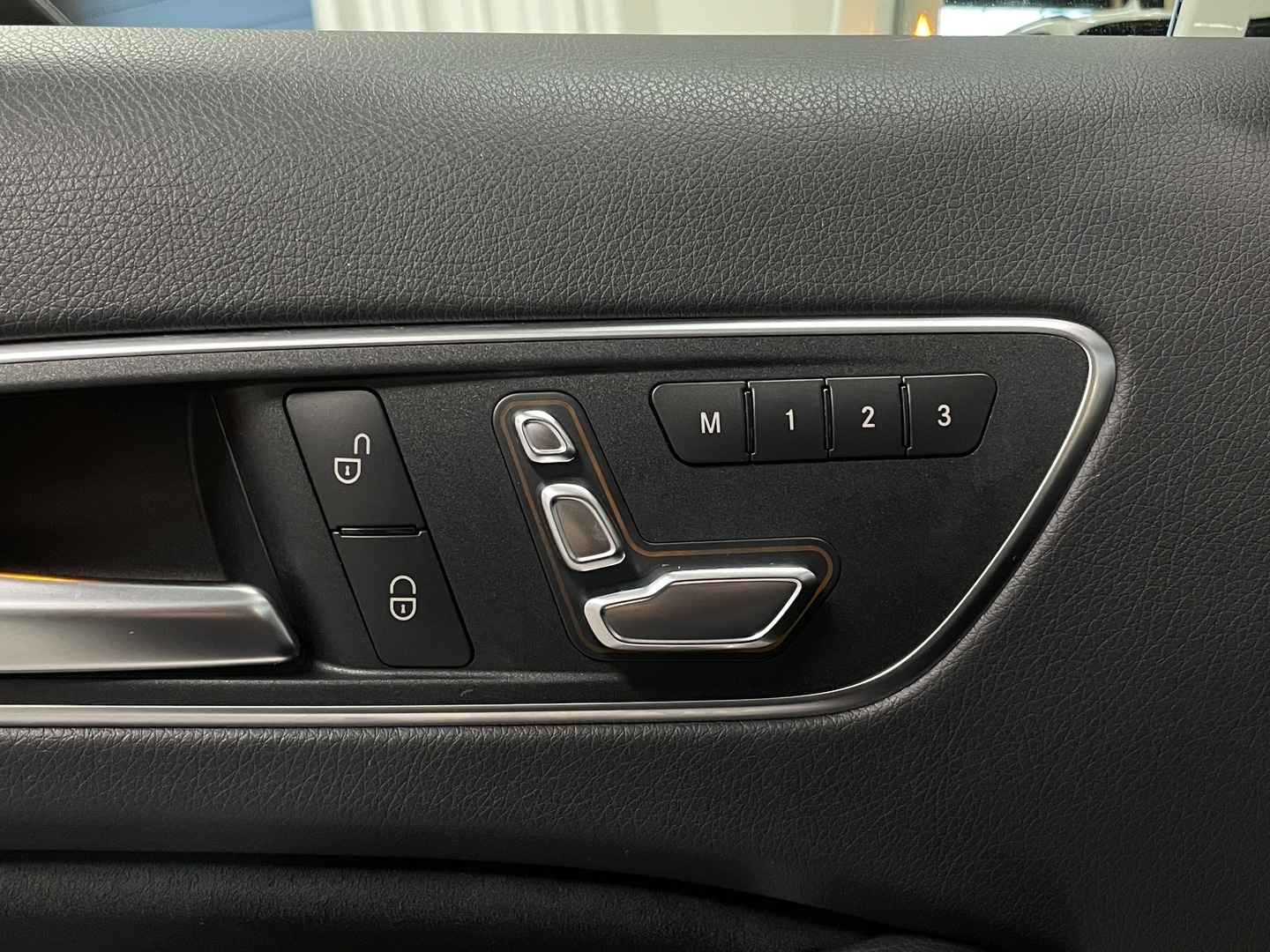 MERCEDES-BENZ A 2016