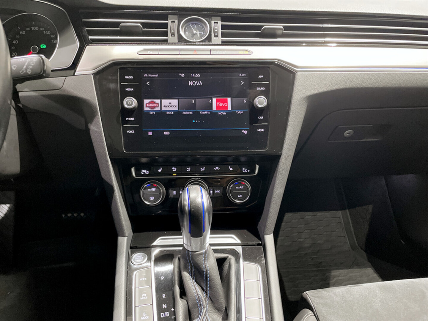 VOLKSWAGEN Passat 2018