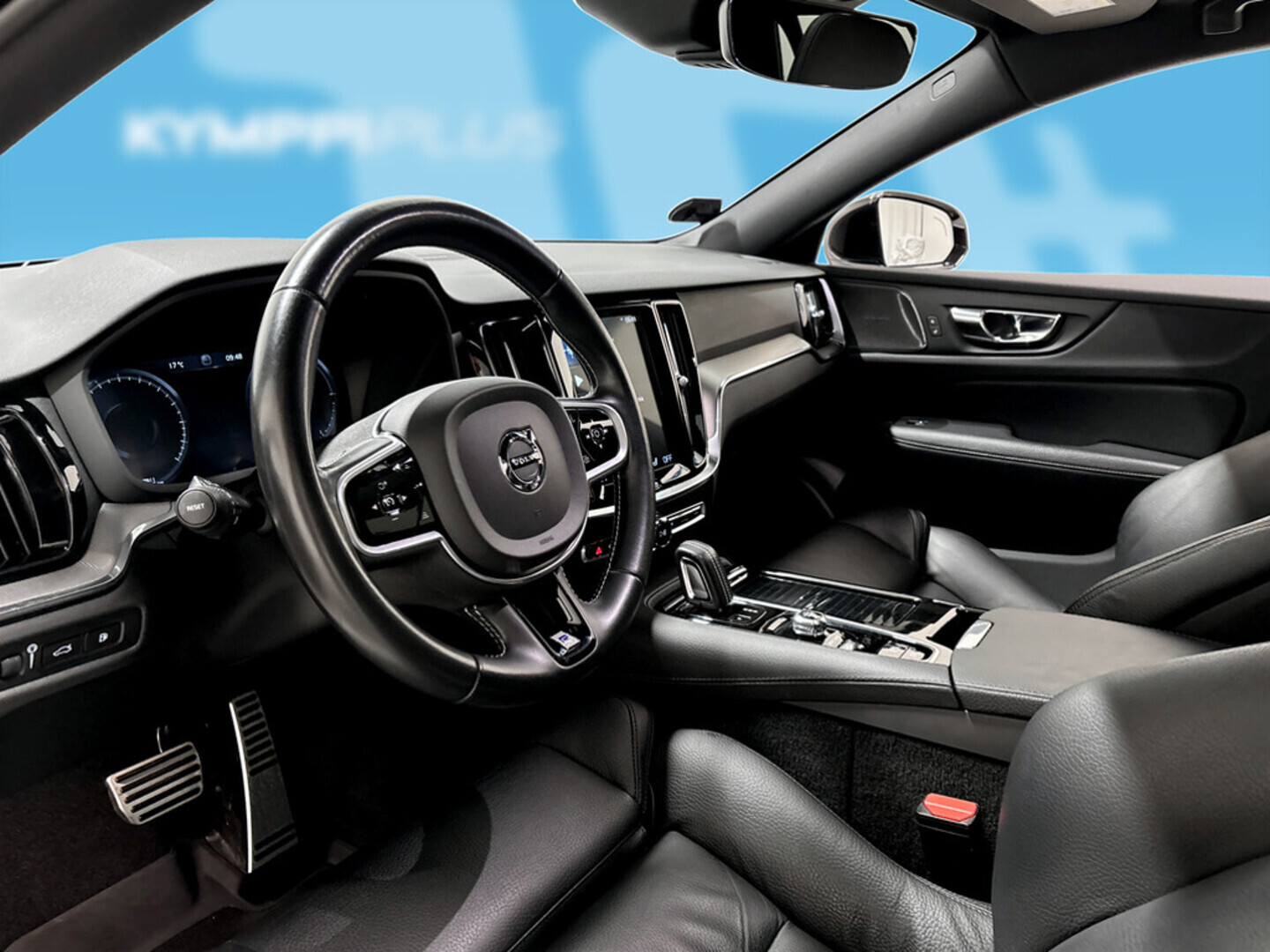 VOLVO V60 2020