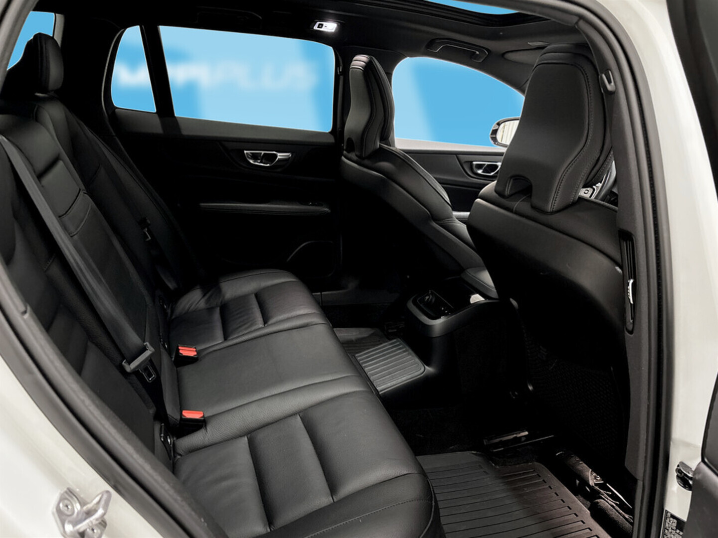 VOLVO V60 2020
