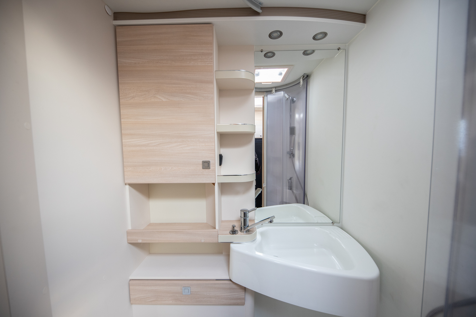 EURA MOBIL Active One 690 HB 2021