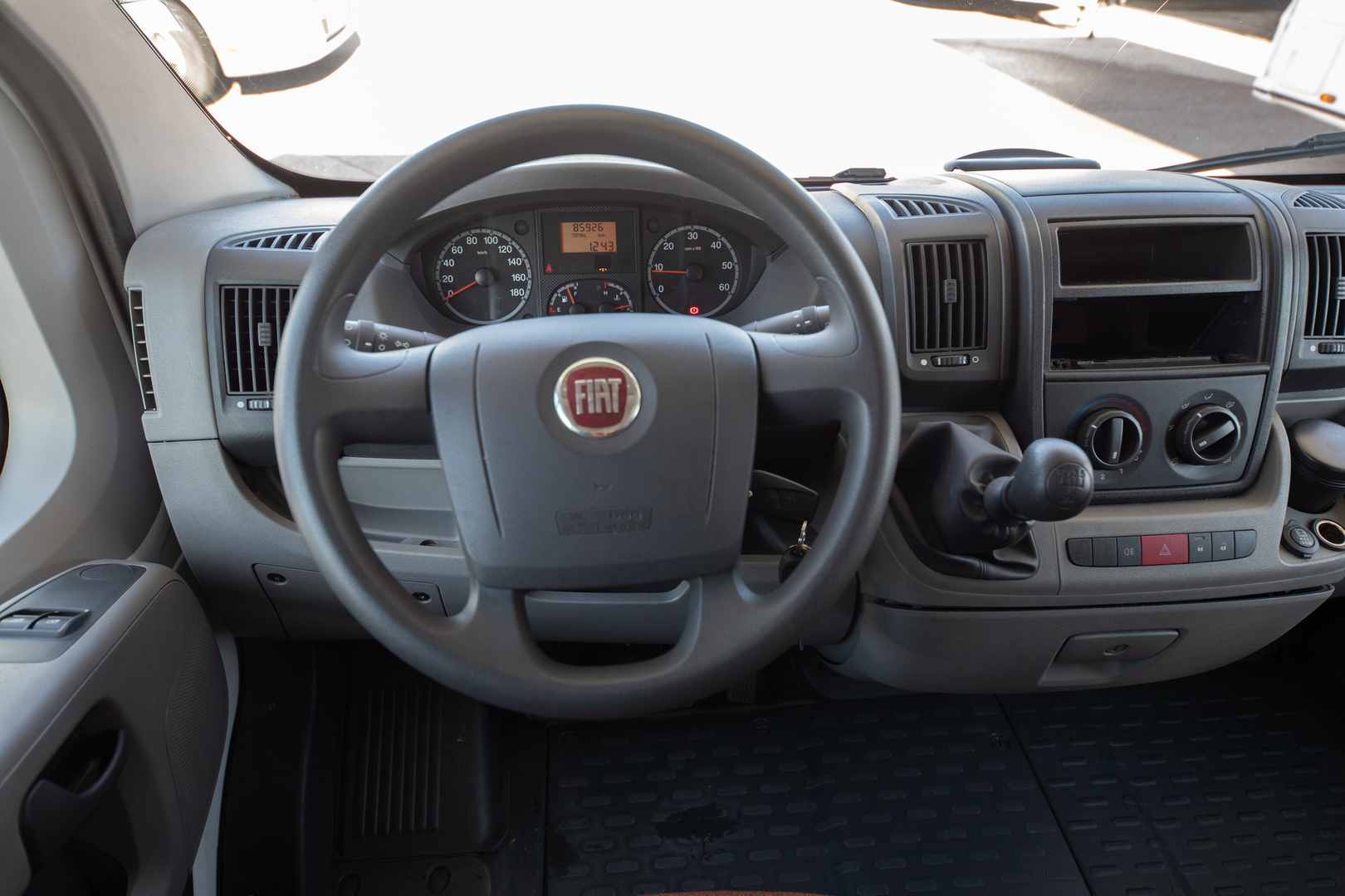 ELNAGH Baron 37 2009