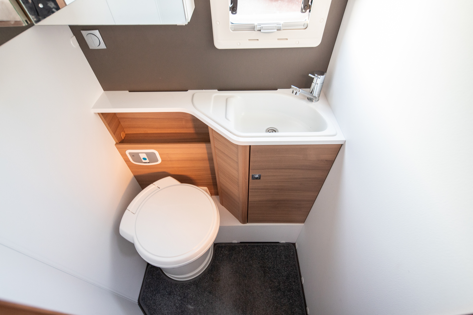 ADRIA Matrix M 670 SL 2018