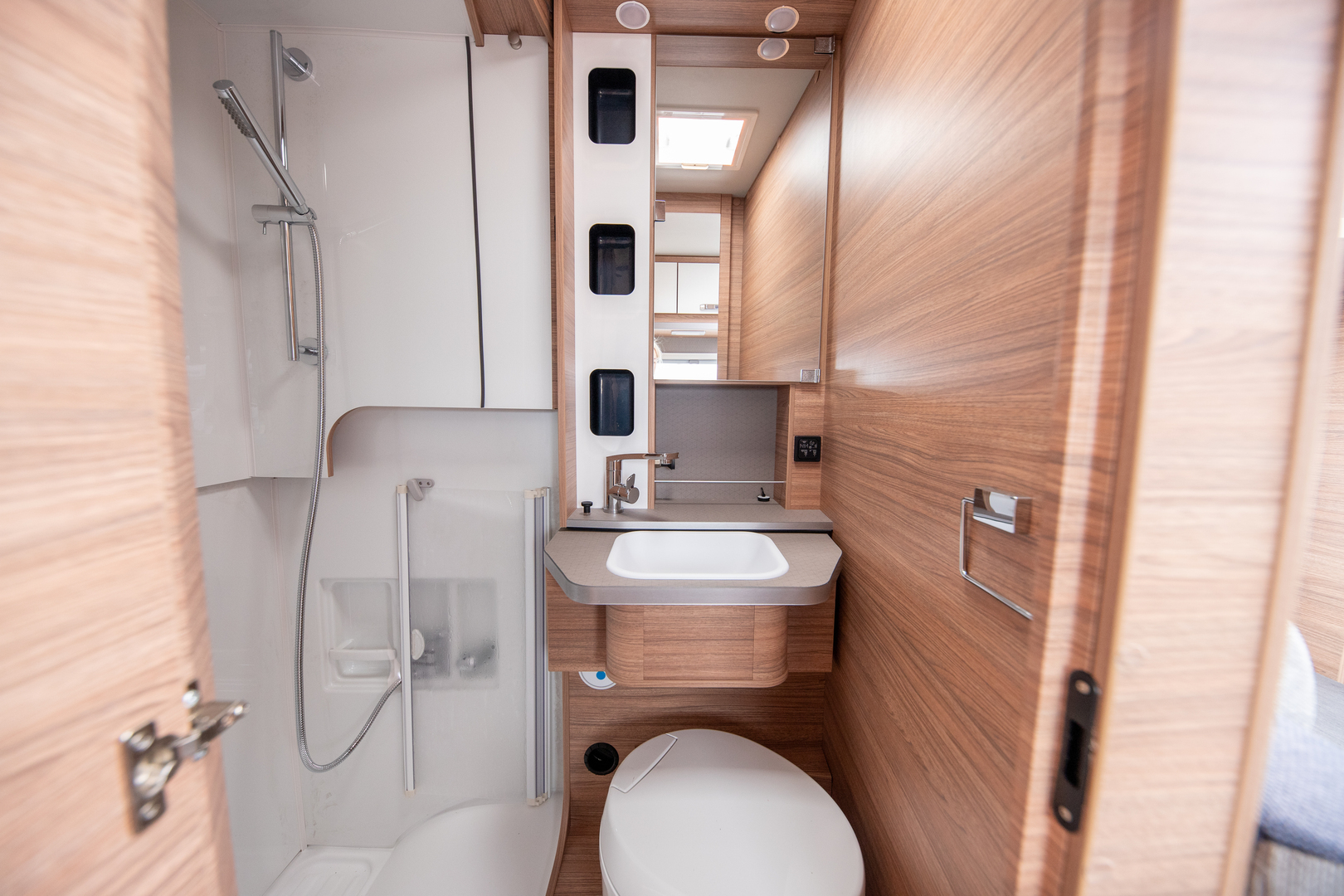 WEINSBERG X-Cursion Van 500 MQ Edition [PEPPER] 2023