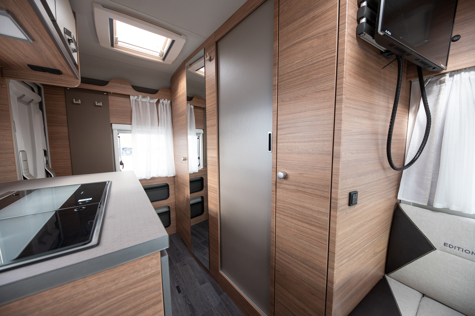 WEINSBERG X-Cursion Van 500 LT Edition [PEPPER] 2023