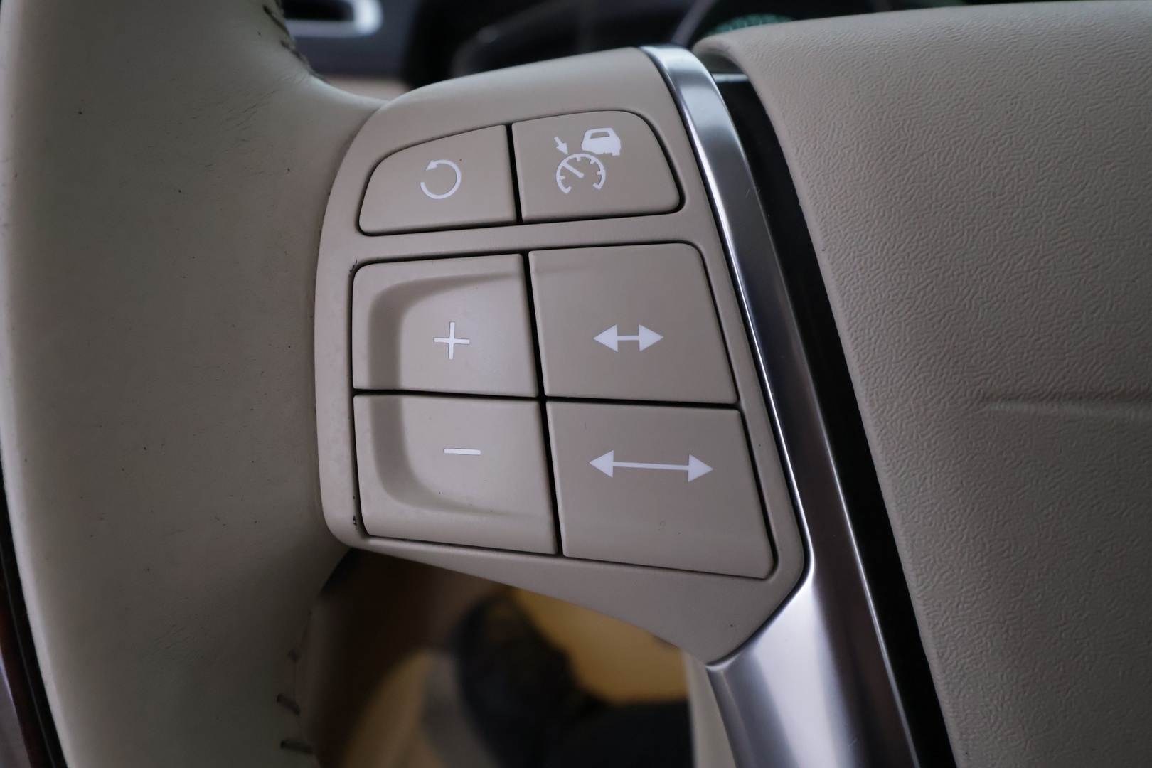 VOLVO V70 2014
