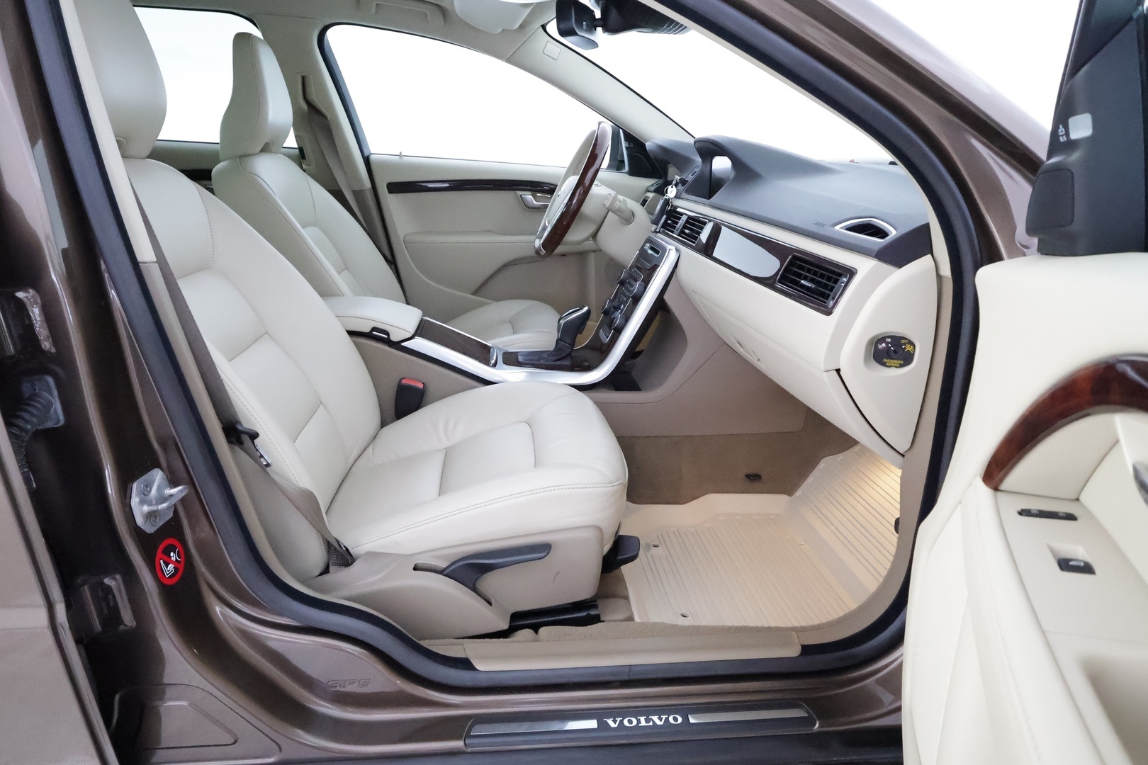 VOLVO V70 2014