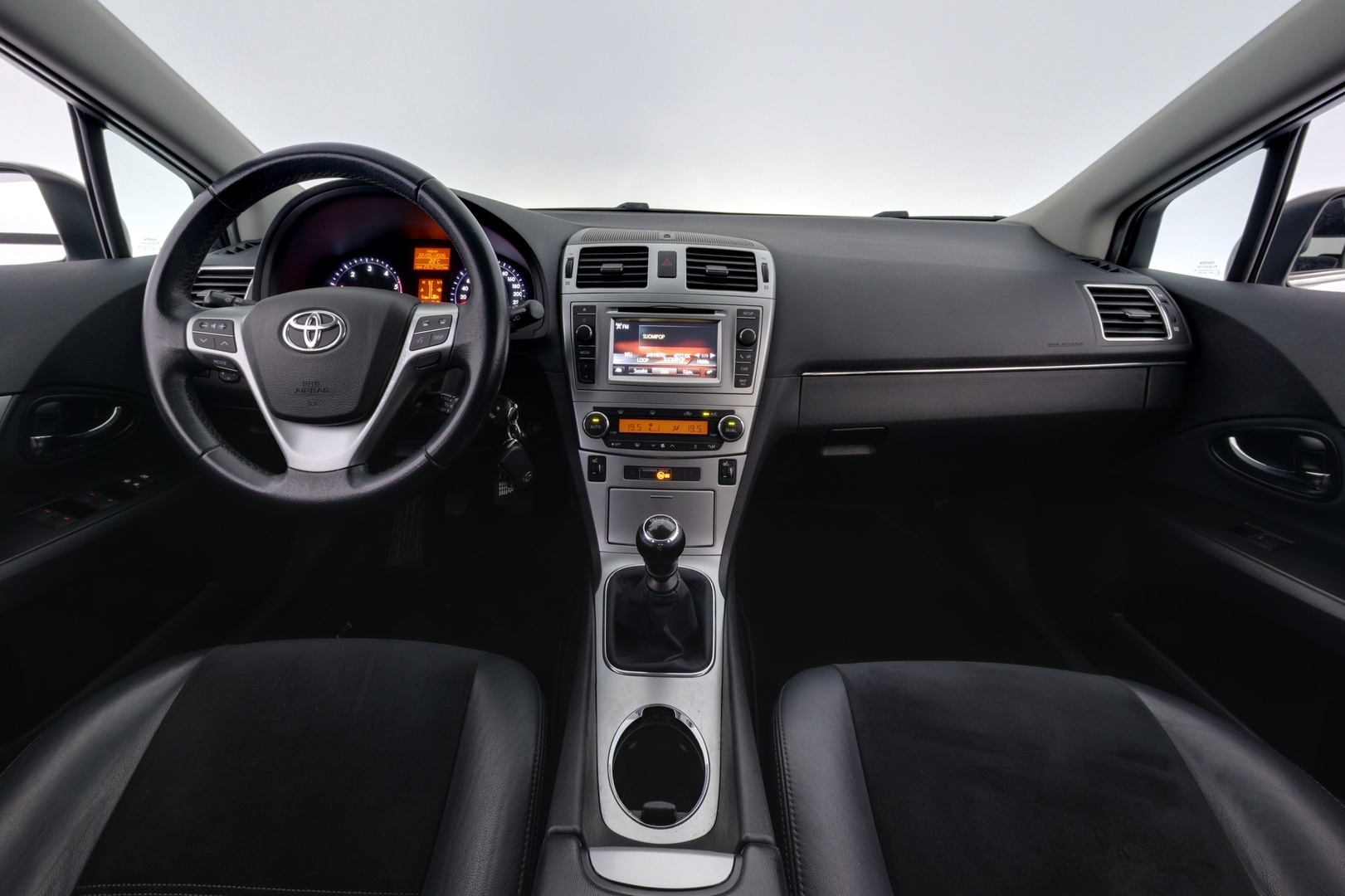 TOYOTA Avensis 2015