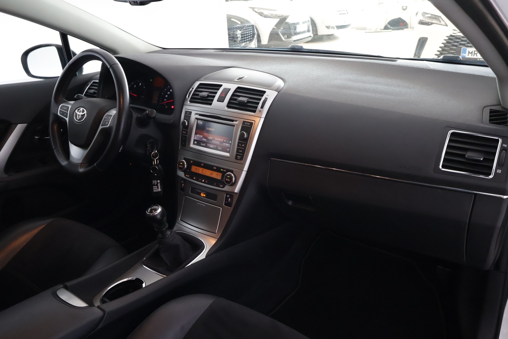 TOYOTA Avensis 2015