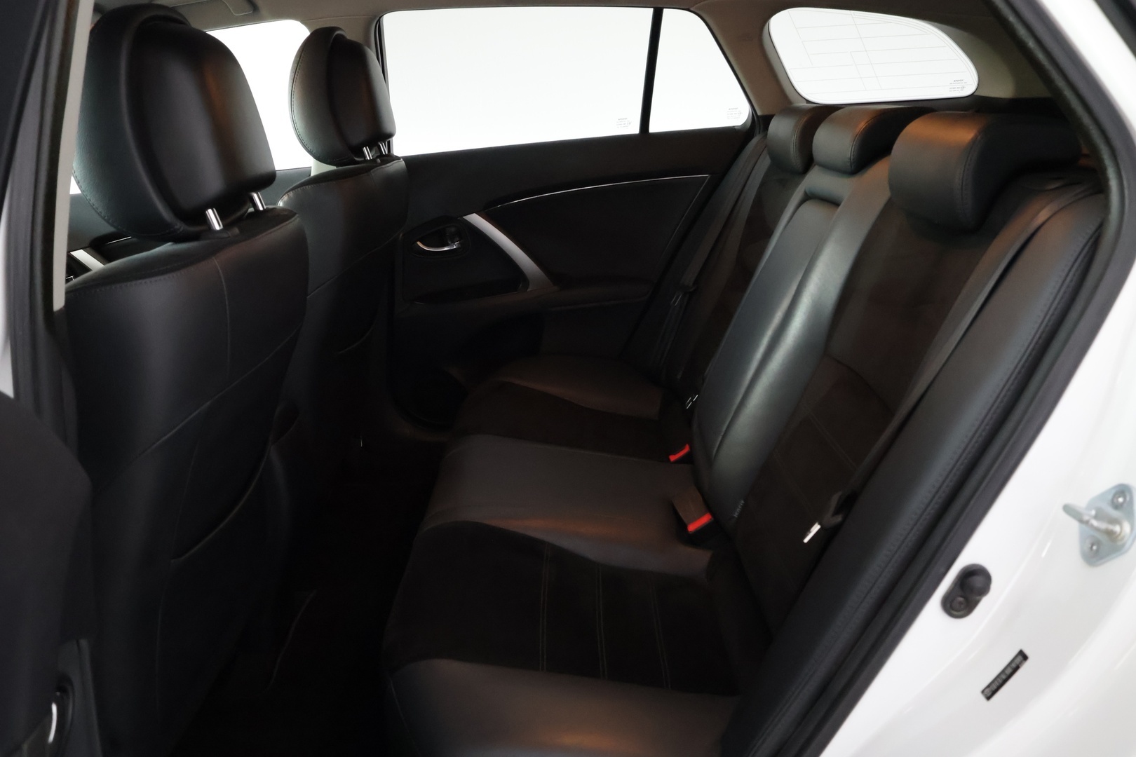 TOYOTA Avensis 2015