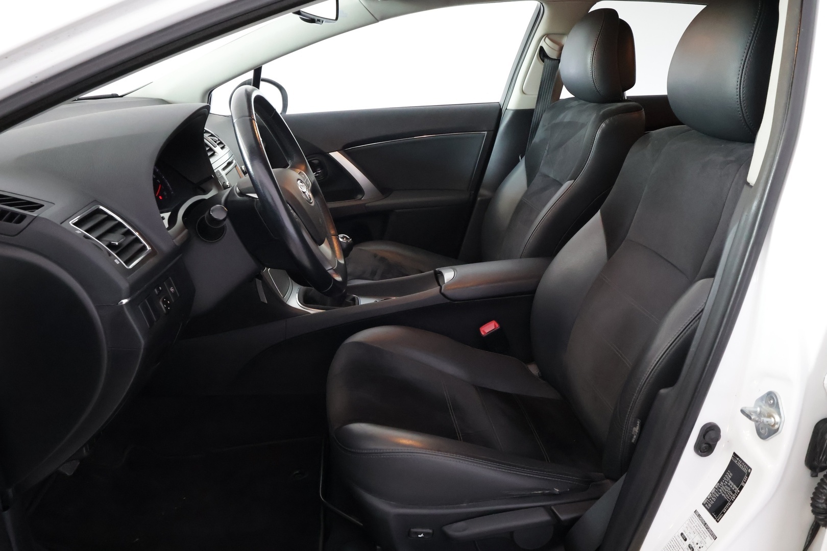 TOYOTA Avensis 2015