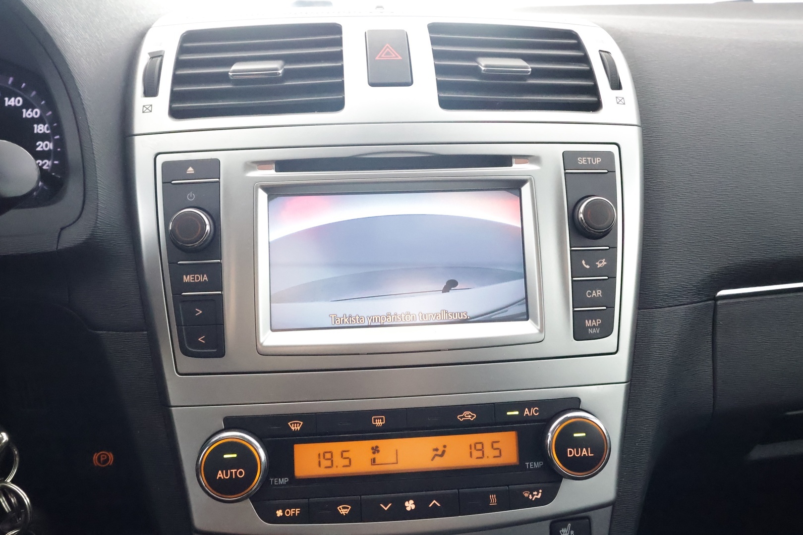 TOYOTA Avensis 2015