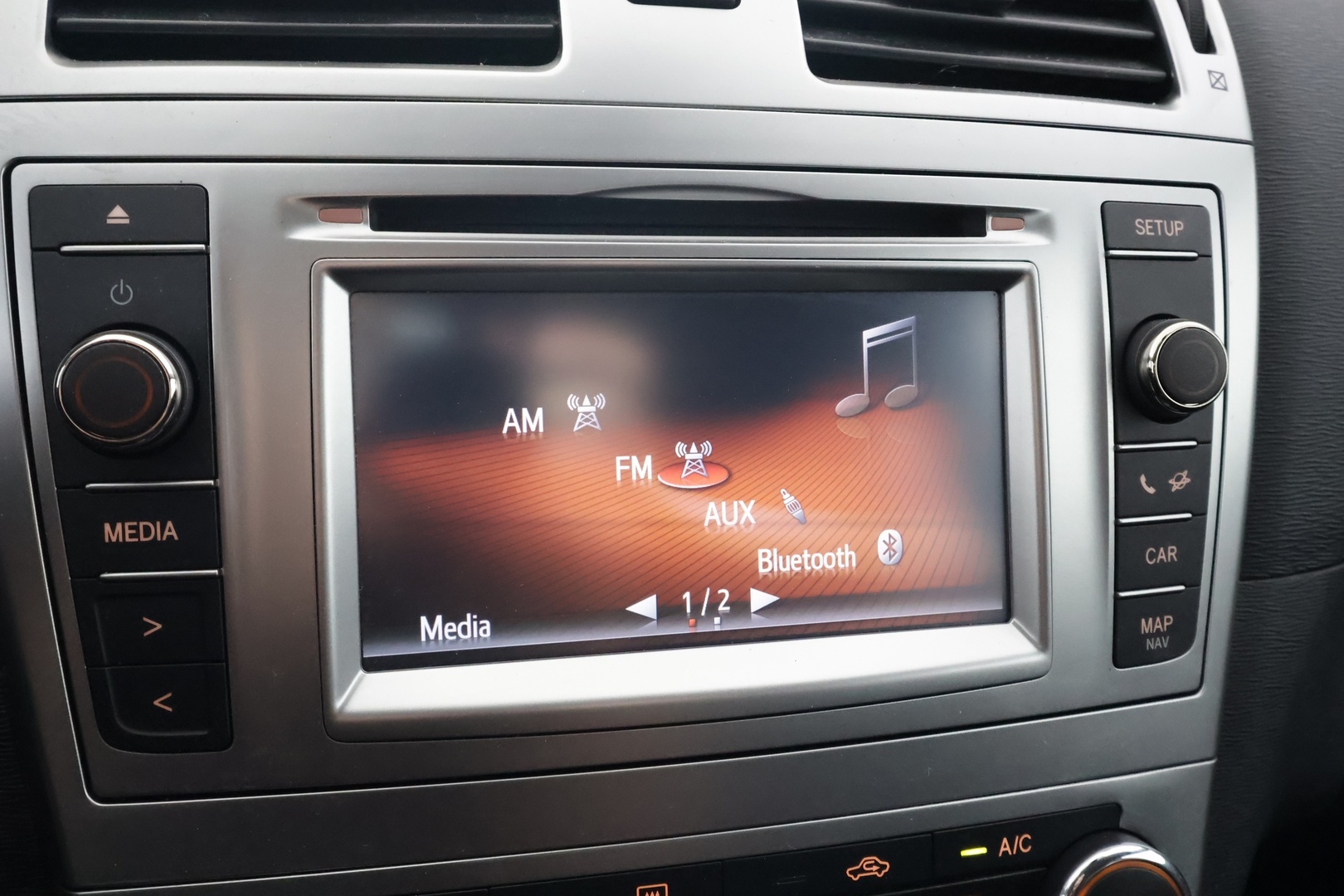 TOYOTA Avensis 2015
