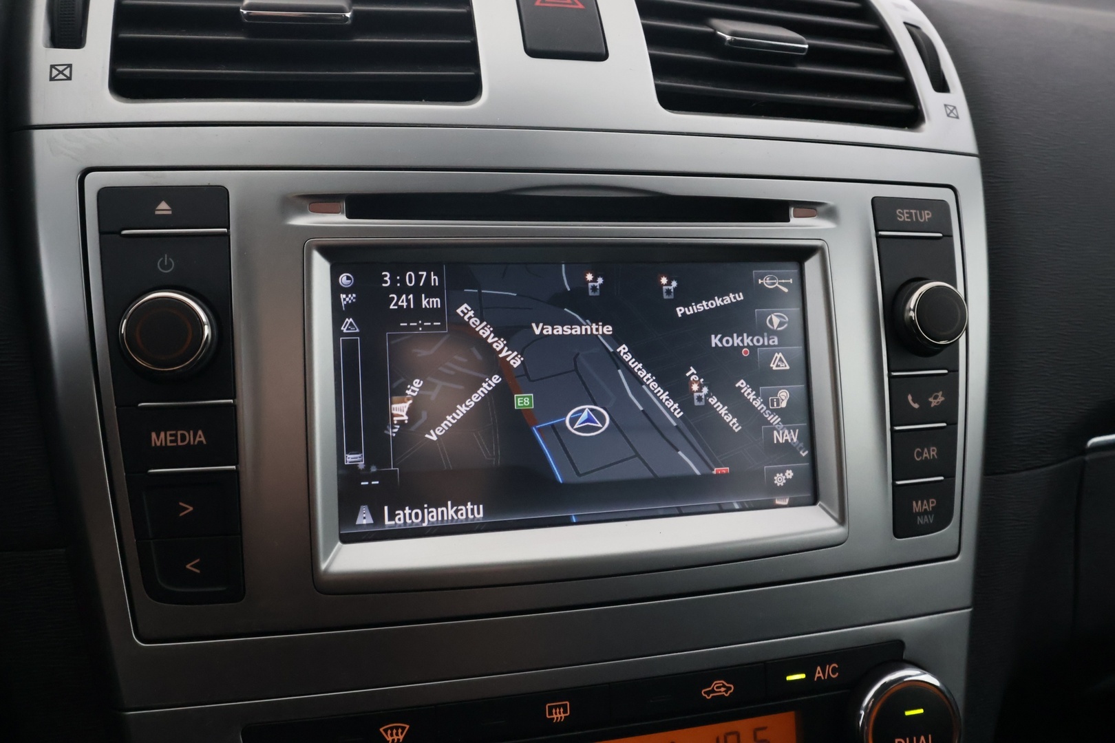 TOYOTA Avensis 2015