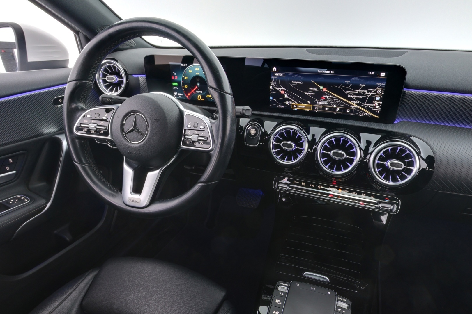 MERCEDES-BENZ A 2020