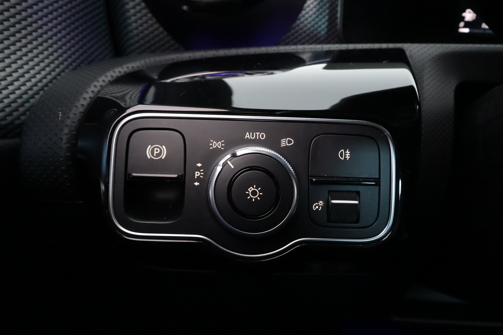 MERCEDES-BENZ A 2020