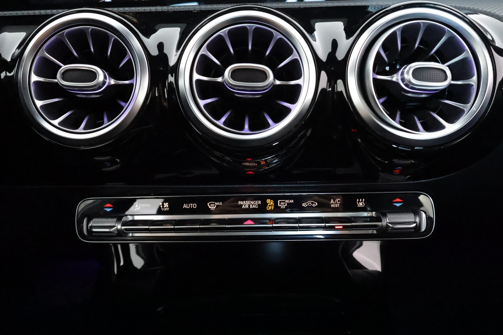 MERCEDES-BENZ A 2020