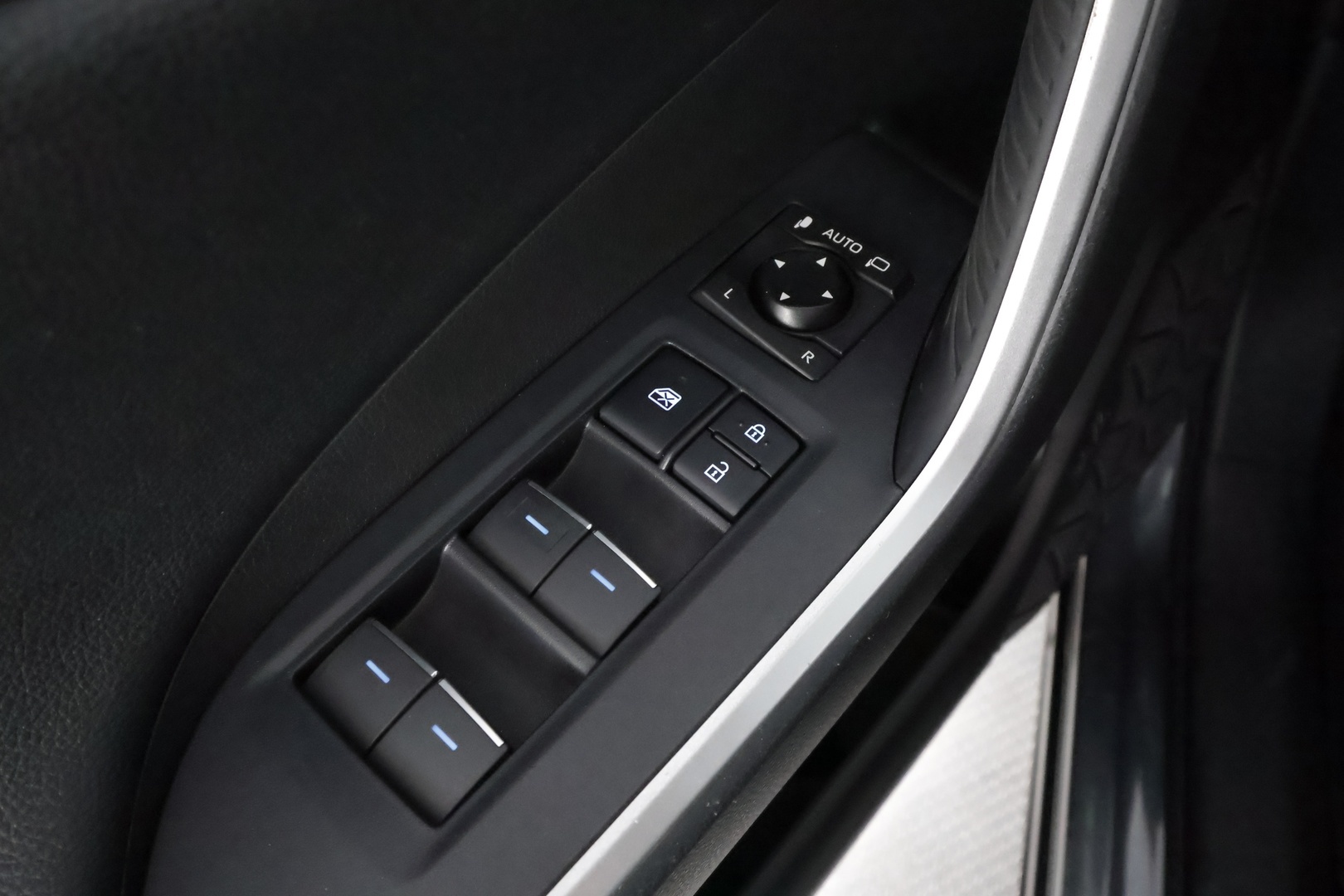 TOYOTA RAV4 Plug-in 2021