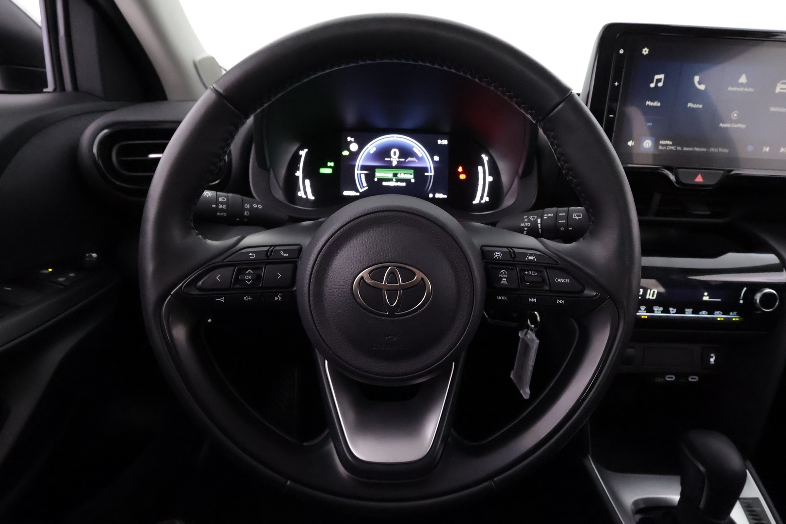 TOYOTA Yaris Cross 2025